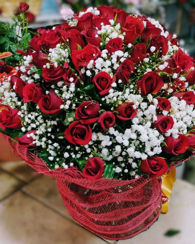 Giant 1M Spiral 100 Red Roses Standing Bouquet