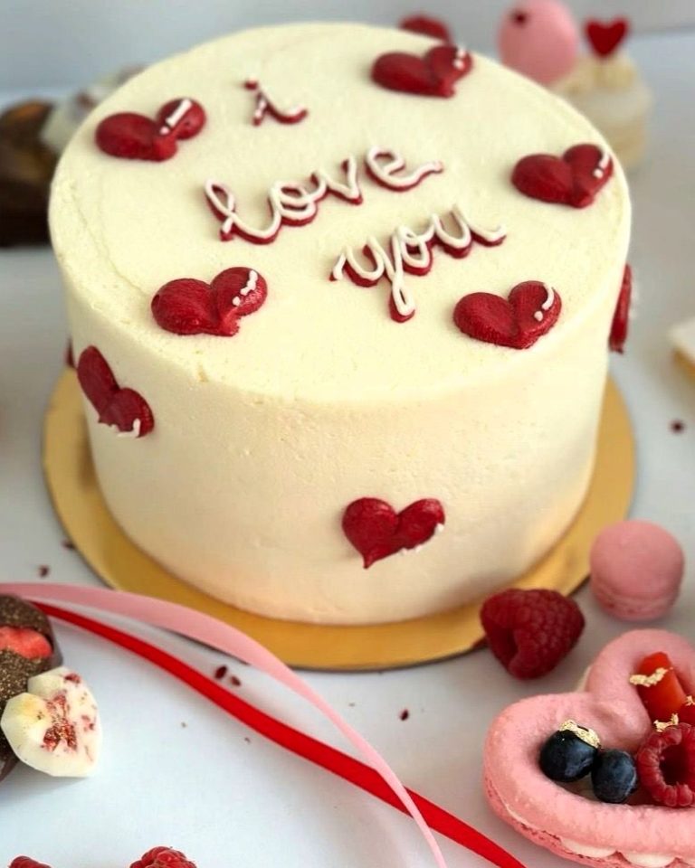 I Love You Romantic Heart Dotted Cake